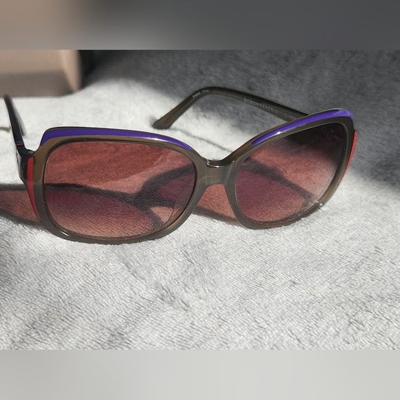 BCBGMAXAZRIA Glow Sunglasses With Purple And Red Detail On Frames - Picture 1 of 10